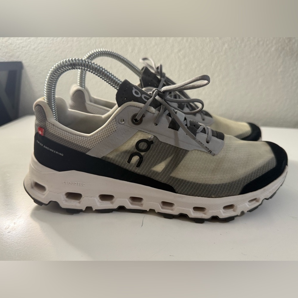 On Running Gray and Black Athletic Shoes - Picture 2 of 9